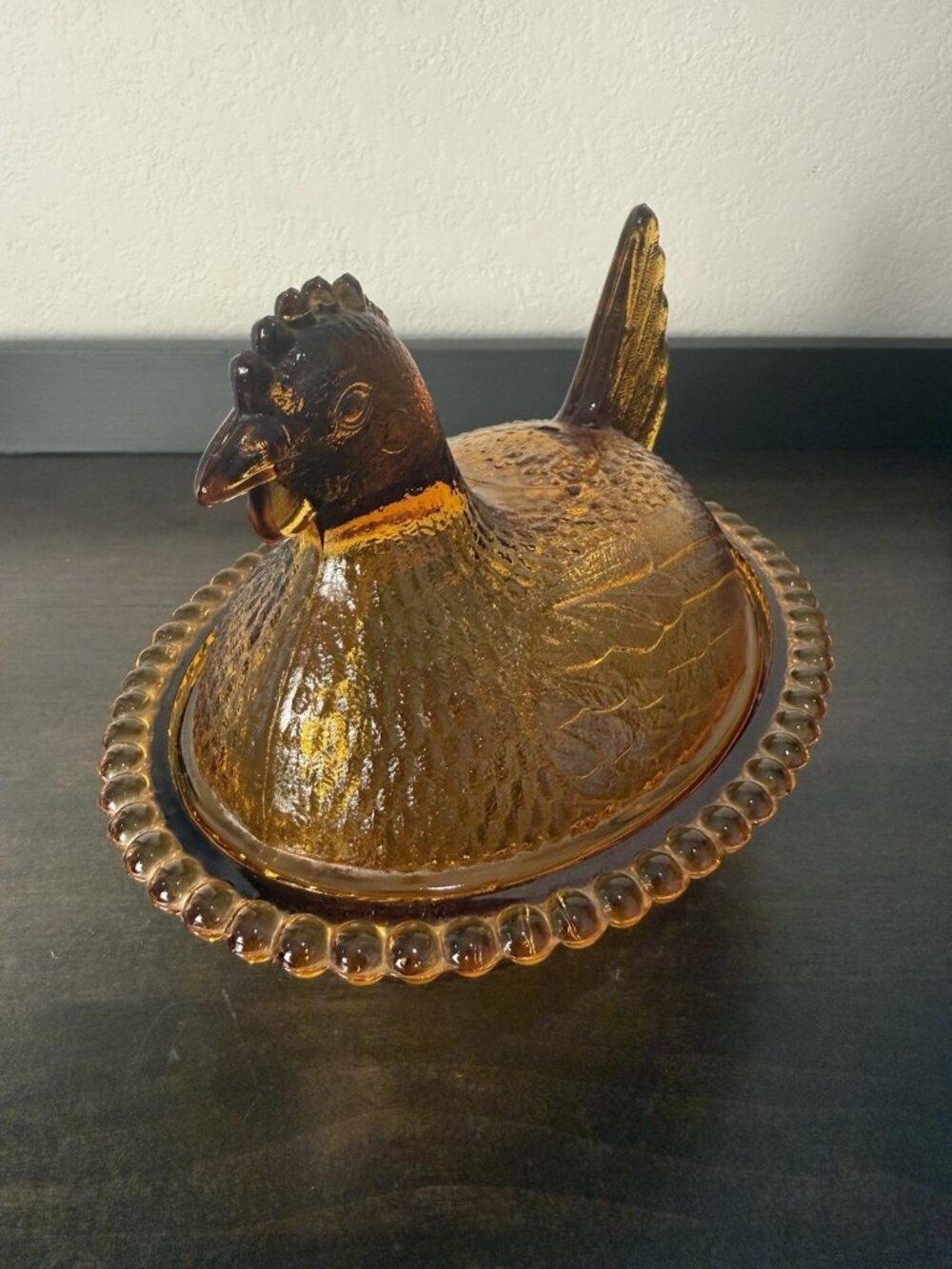 Vintage Indiana Glass Style Amber Hen on Nest – Beaded Edge, Stippled